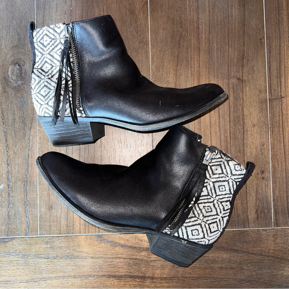 Women’s Madden Girl black and white booties (7.5)